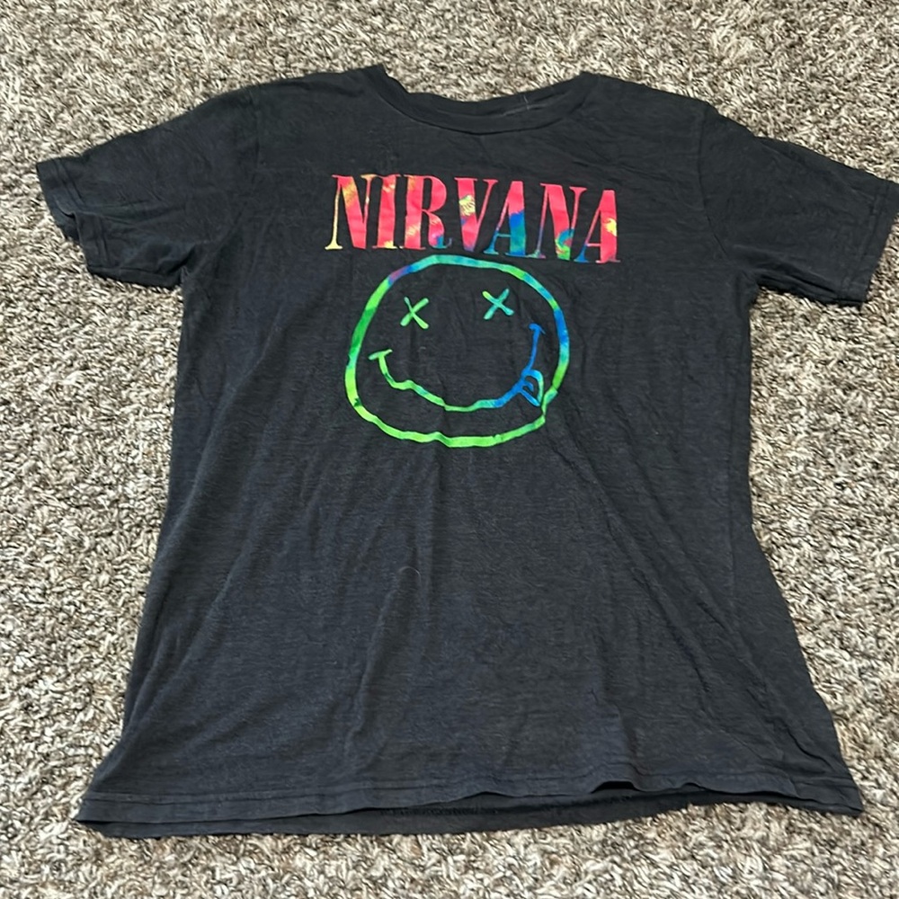 Nirvana t-shirt been worn a few times but I’m great shape, color is grey